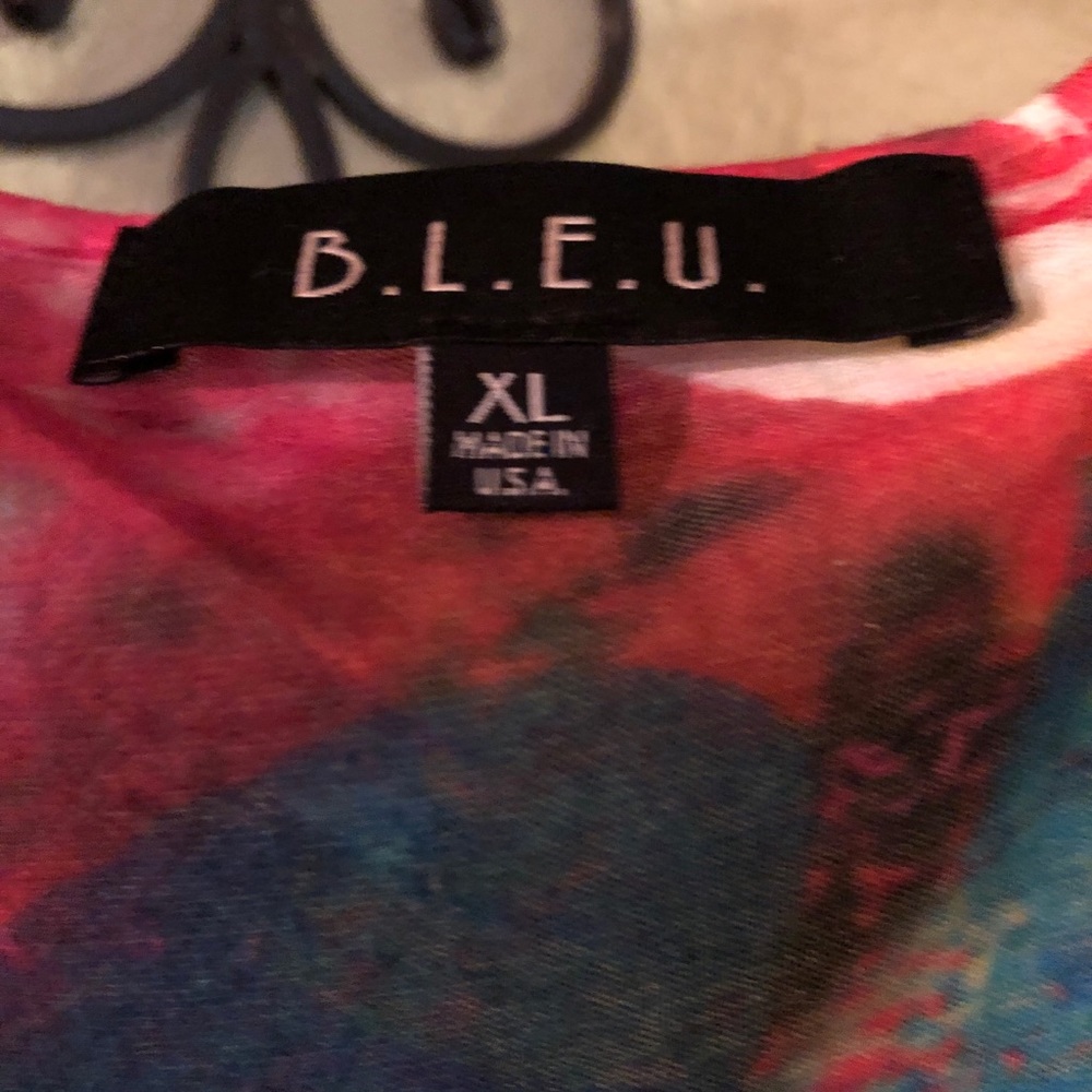 B. L. U.E. Cap sleeved Tunic - Picture 2 of 7